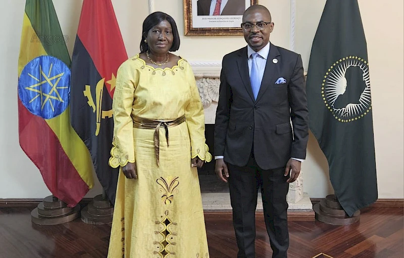 Embaixador angolano na Etiópia, Miguel César Bembe, e a sua homóloga da Libéria, Louise Sharene Manaweh Bailey