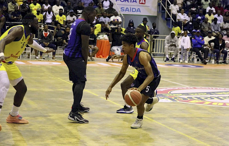 Final da taça em basquetebol Petro x Interclube