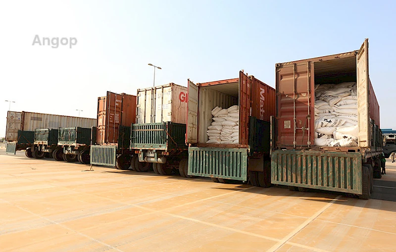 Camiones con alimentos para apoyar asolados por la sequía en el sur del país