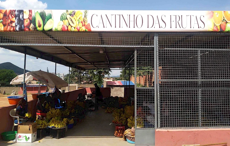 Mercado de frutas em Ndalatando