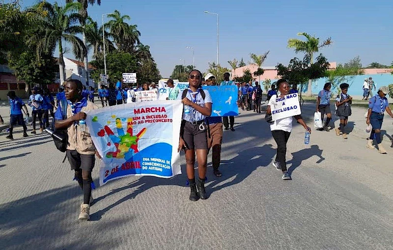 Benguelenses marcham contra discriminação dos autistas