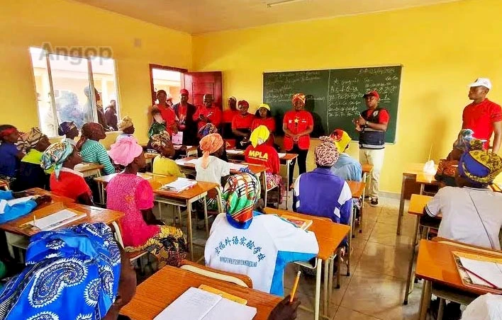 Program de alfabetização em Mucaba