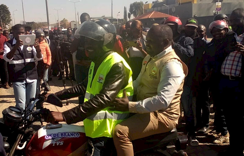 Moto-taxistas no Huambo