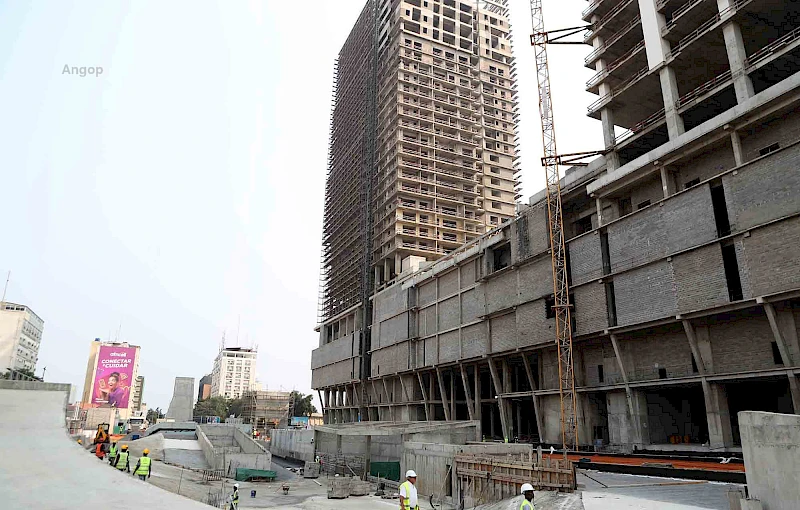 Obras no largo do Kinaxixi