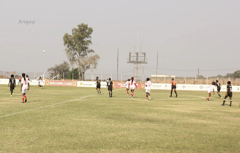 Jogo entre o Grupo Desportivo 4 de Junho do Huambo e o Vitória Sport Clube do Bié