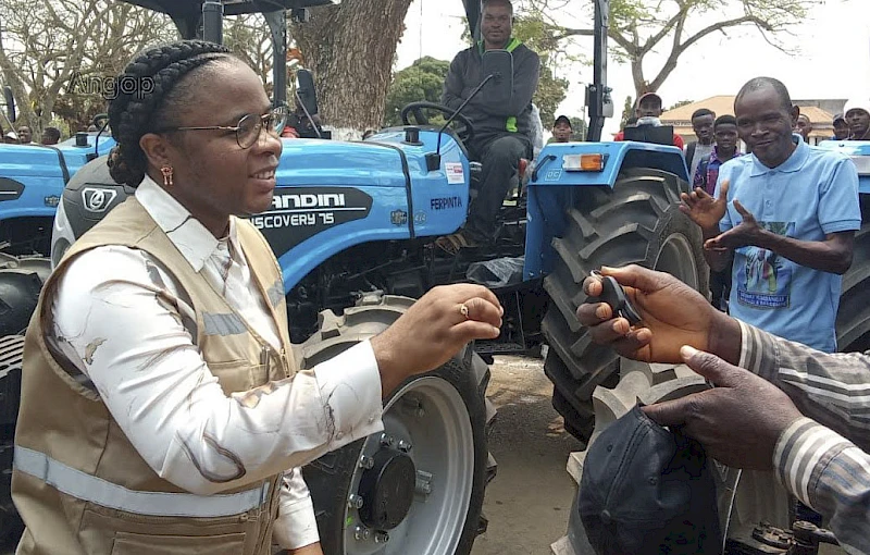 FADA entrega máquinas a cooperativas agrícolas do Zaire