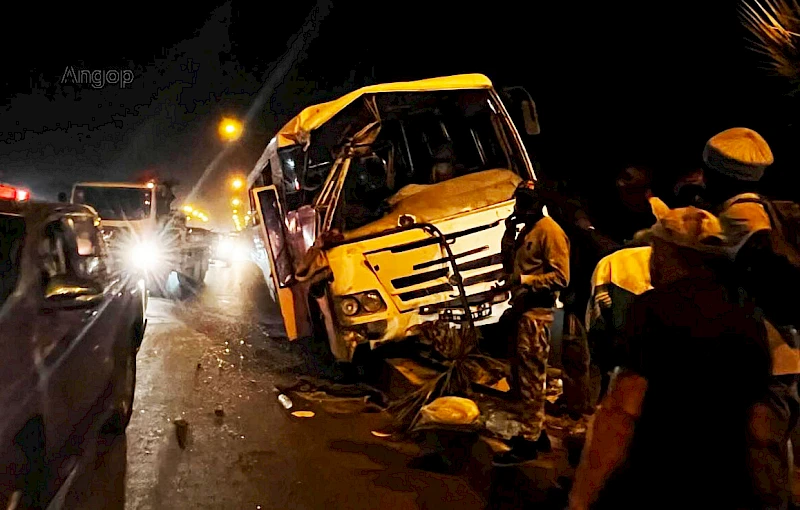 Acidente com autocarro de passageiros, no Lubango