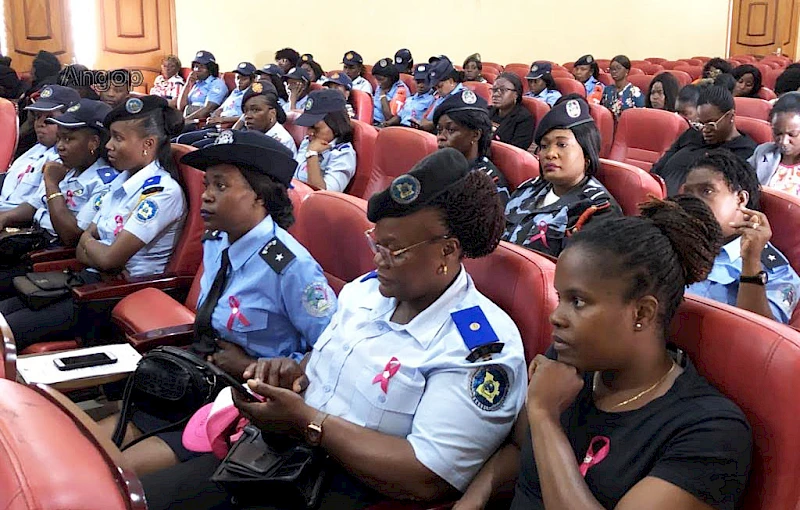 Mulheres Polícias participantes a palestra sobre cancro da mama