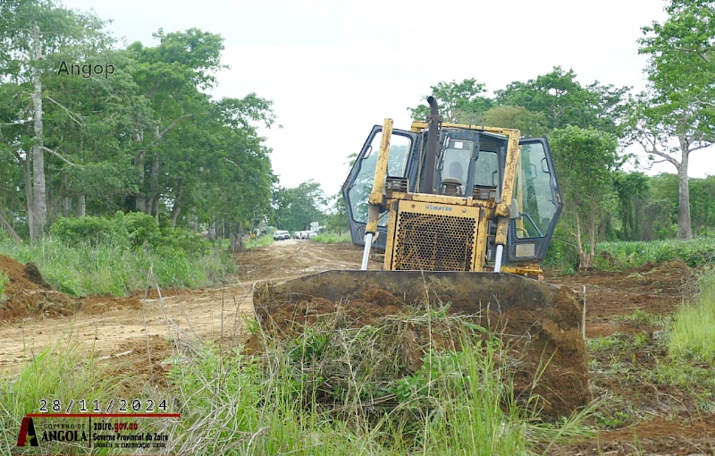 Reabilitação da estrada Nzeto/Kindege, província do Zaire