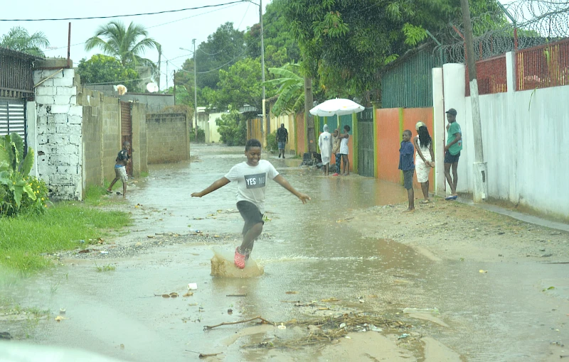 Consequências das chuvas dificulta mobilidade urbana em Luanda