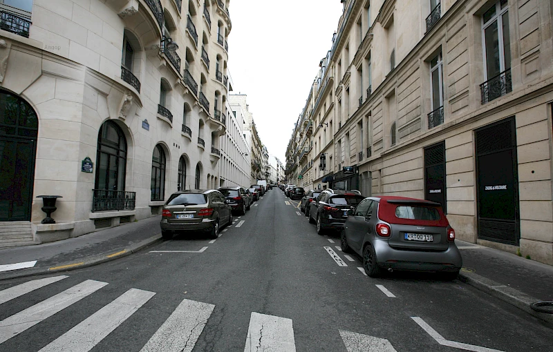 França: Covid-19 dita pouco movimento em Paris