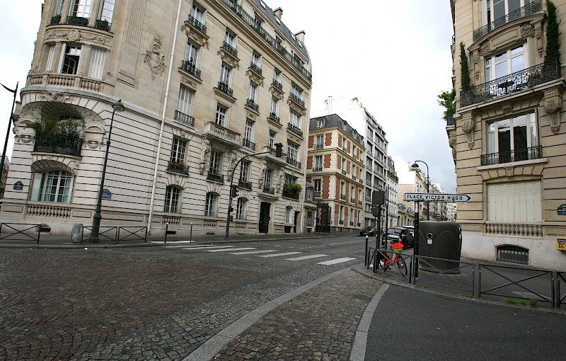 França: Covid-19 dita pouco movimento em Paris