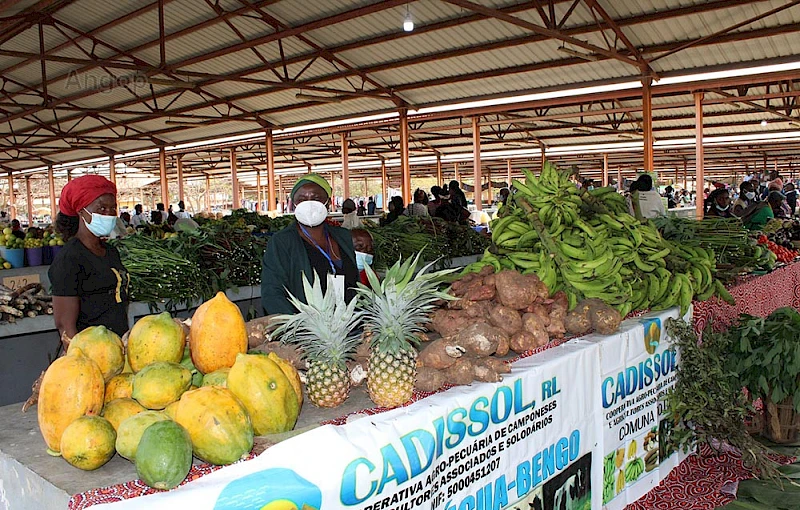 Produtos nacionais expostos numa das feiras do país (Arquivo)