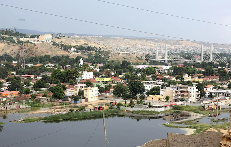 Vista parcial da vila da Catumbela