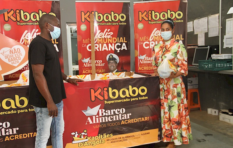 Super Mercado "Kibabo" entrega doação a lares infantis