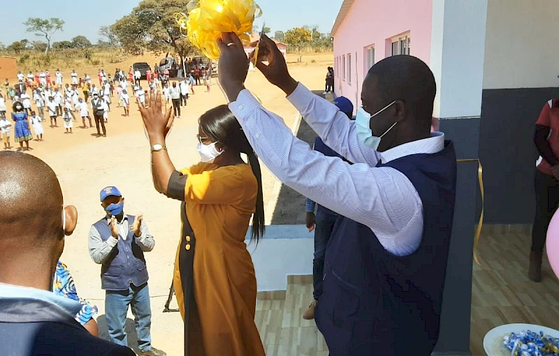 Bié: Pereira Alfredo, Governador provincial inaugura a nova escola primária Ngola Kapassi