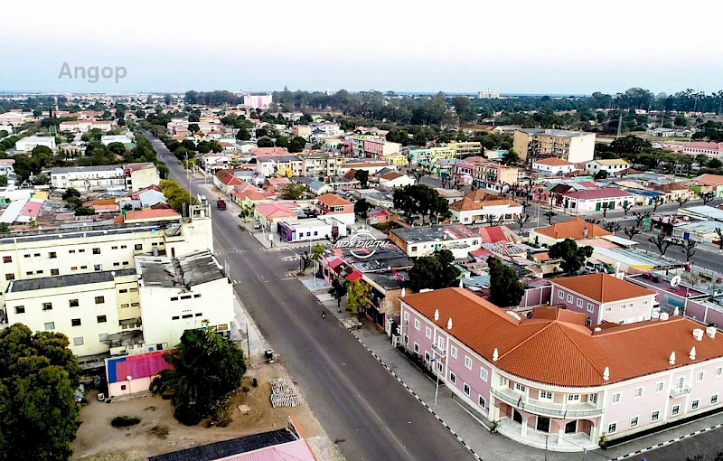 Vista aérea de algumas artérias da cidade do Luena, Moxico