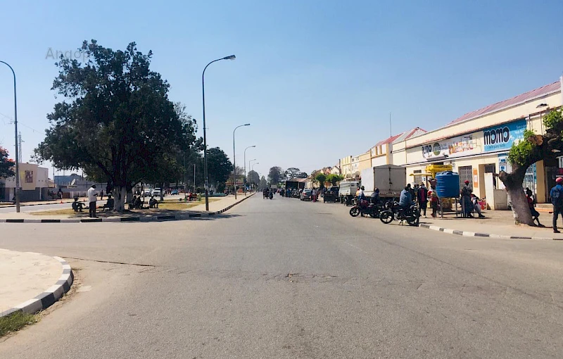 Vista parcial de uma das avenidas da cidade da Caála