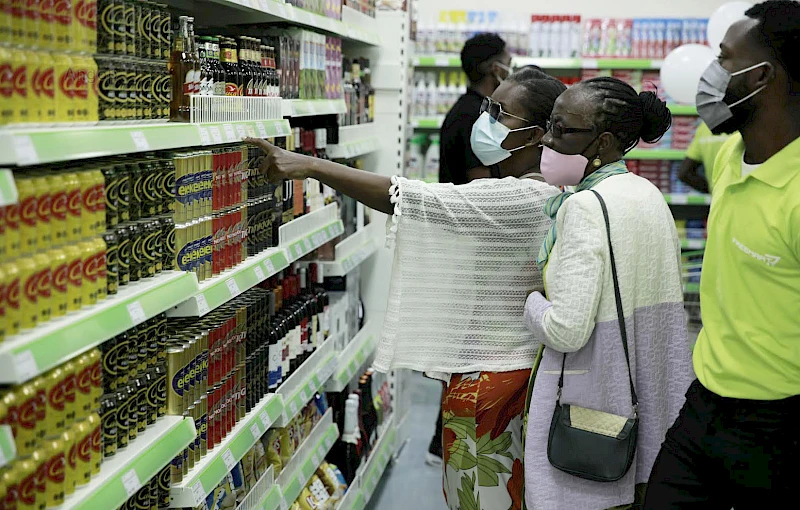 Consumidores no interior de um supermercado (Foto ilustração)