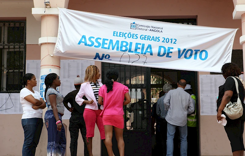 Angoleñs vuelven a las urnas