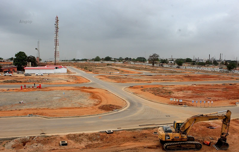 Trabalho De Requalificacao Do Sambizanga