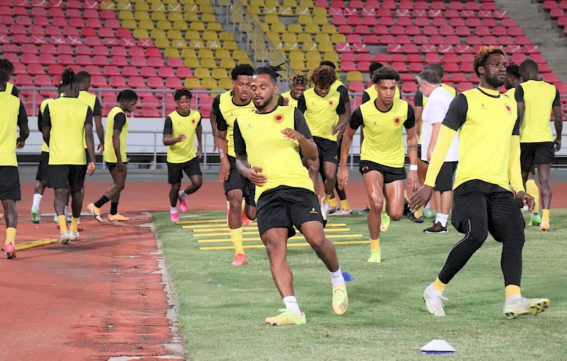 Detalle de un entrenamiento de selección que incluye atletas de la diáspora