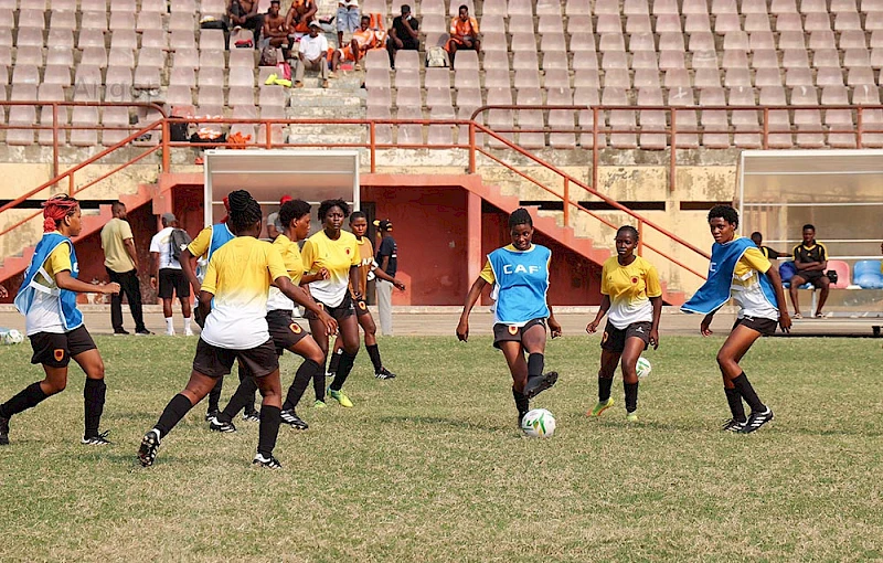 Pormenor de um treino da  selecção de futebol feminino (Arquivo)