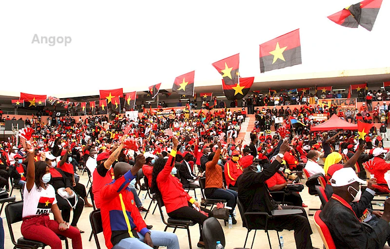 Militantes do MPLA no acto de massas