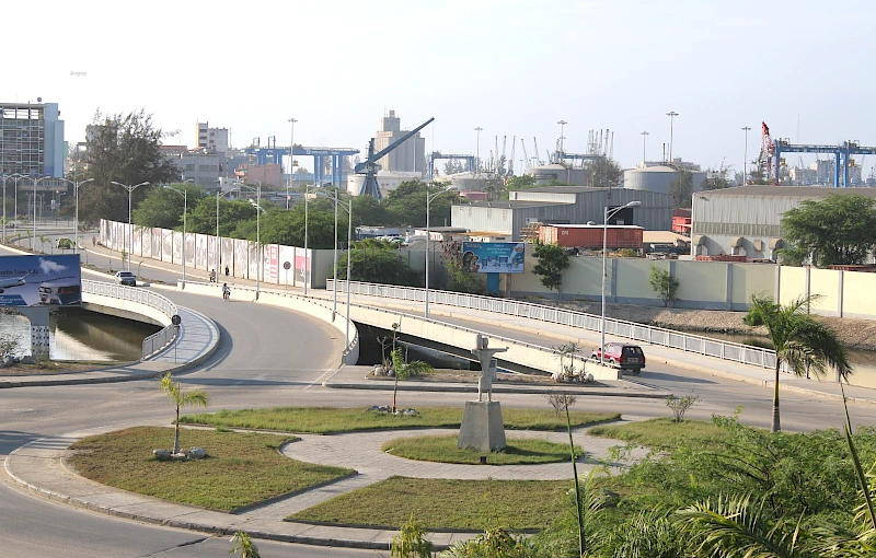 Uma das principais rotundas da cidade do Lobito, província de Benguela