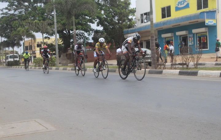 Bengo: Ciclistas em competição no grande prêmio “Pedal do Professor”