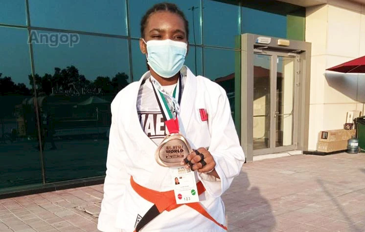 L'Angolaise Heliane Caio remporte la médaille d'or au monde jiu-jitsu