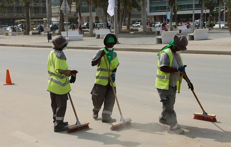 Campanha de limpeza pela cidade de Luanda