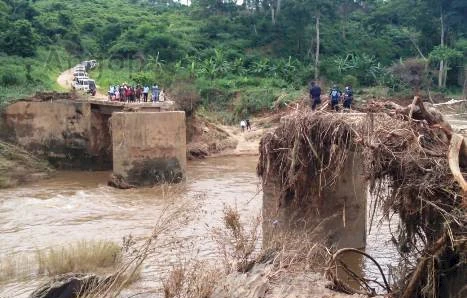 Desabamento da ponte sobre o rio Zenza inviabiliza ligação entre às províncias do Bengo e do Cuanza Norte