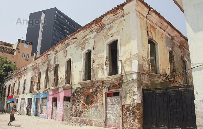 Casa abandonada nos arredores do largo do Baleizão