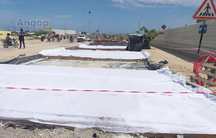 Obras na avenida Sócrates Dáskalos, na cidade do Lobito