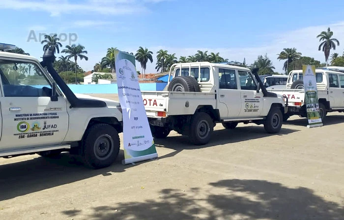 Viaturas para apoio à agricultura familiar em Benguela