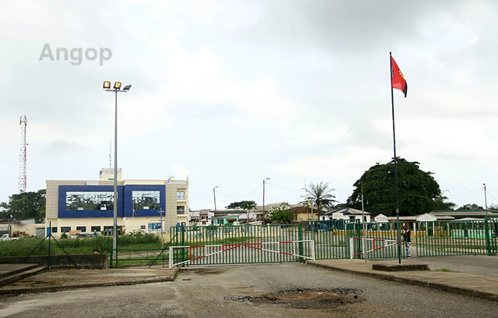 Aduana y puesto fronterizo entre la República de Angola y Congo Brazzaville en Massabi (Cabinda)