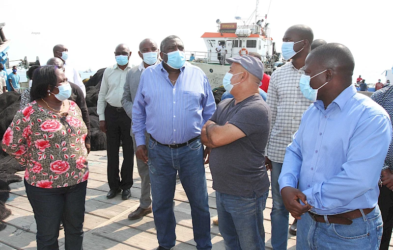 Governador de Benguela, Luís Nunes, em visita de campo