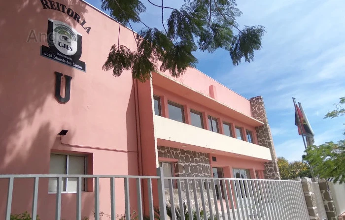 Vista parcial da reitoria da Universidade José Eduardo dos Santos, na província do Huambo.