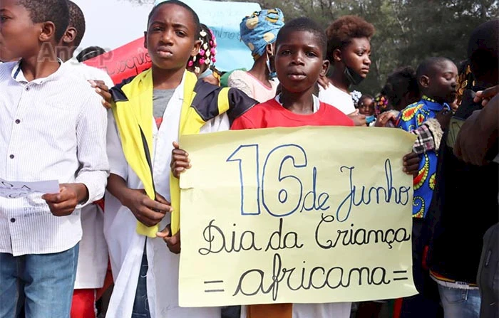 Crianças no município do Tômbwa marcham em repúdio aos abusos contra menores